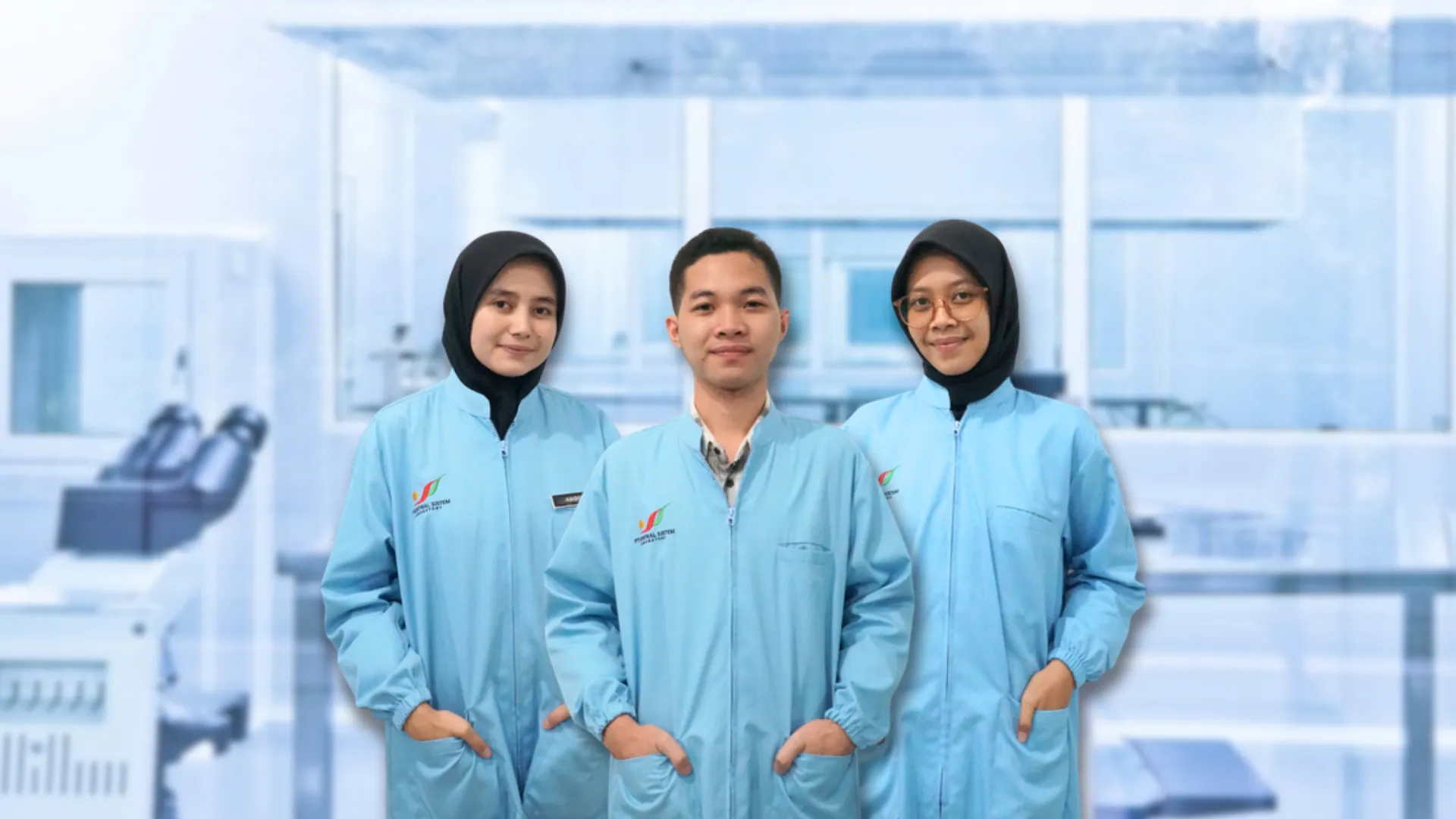 Tim analis Sentral Sistem Laboratory di laboratorium